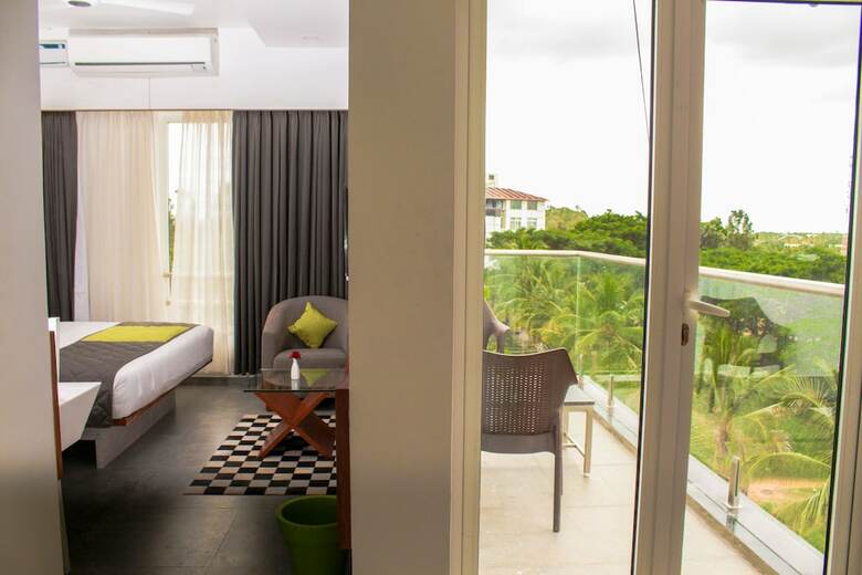 Hotel Shivas Gateway Airport Road