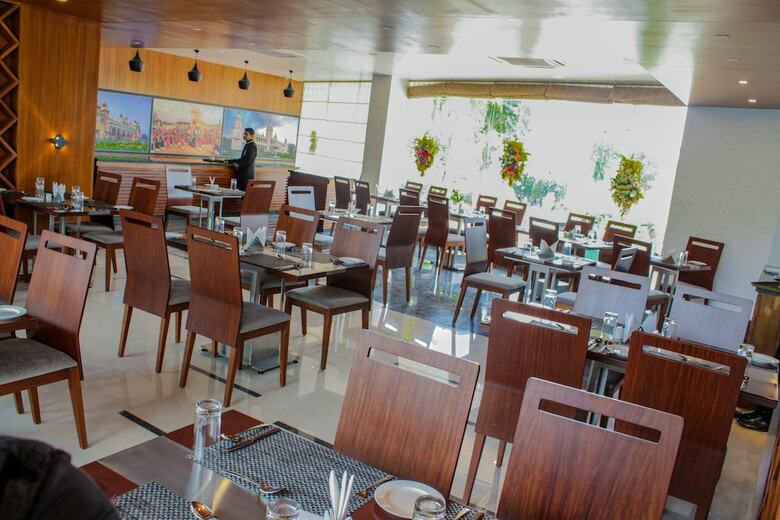 Hotel Shivas Gateway Airport Road