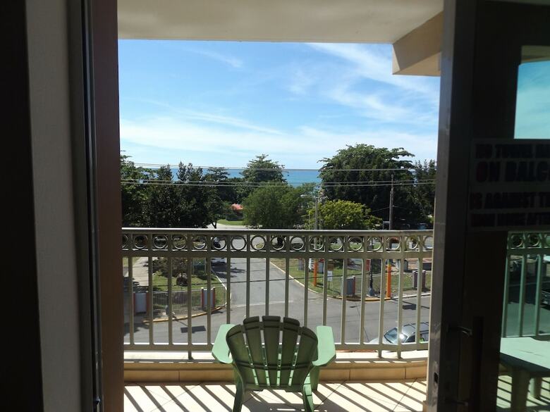 Front Beach Luxury Apartment