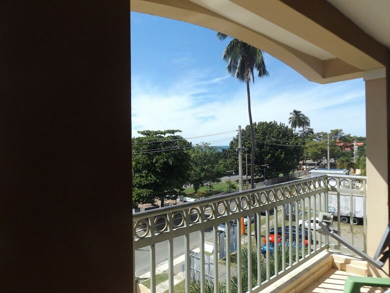 Front Beach Luxury Apartment
