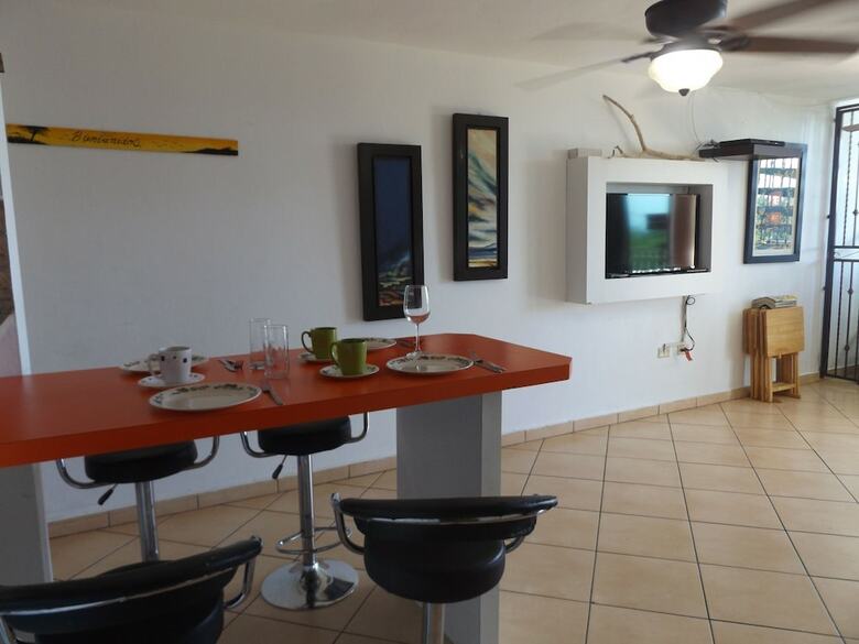 Front Beach Luxury Apartment