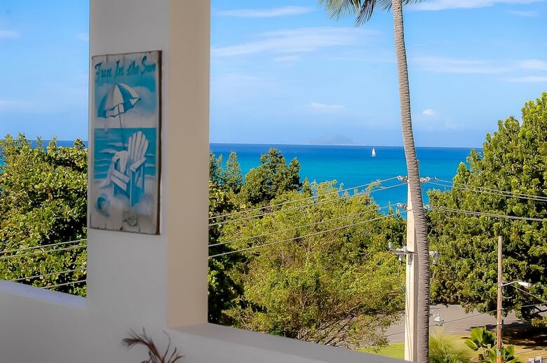 Front Beach Luxury Apartment