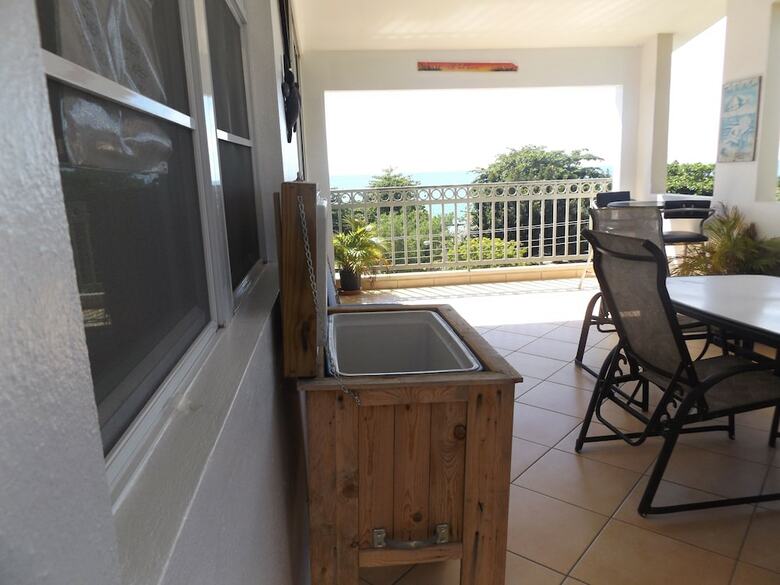 Front Beach Luxury Apartment