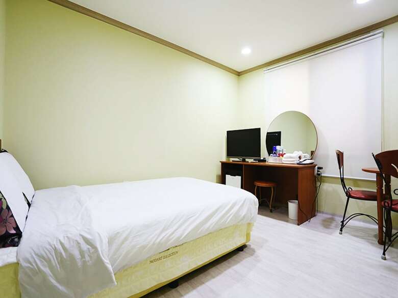 Hotel James Blue Guesthouse - Hostel