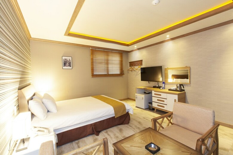 Sahara Hotel