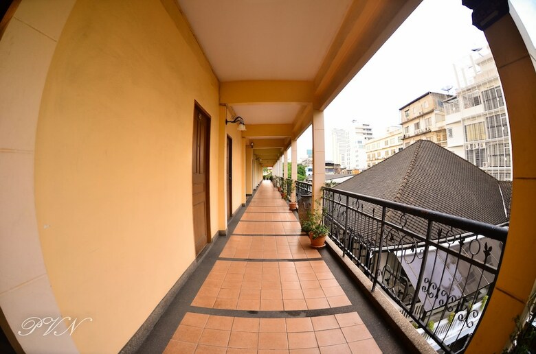 Hotel Silom Village Inn