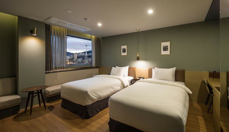 Bay Hound Hotel