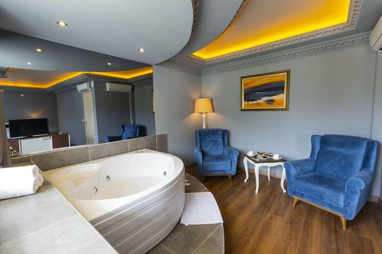Real King Residence Hotel