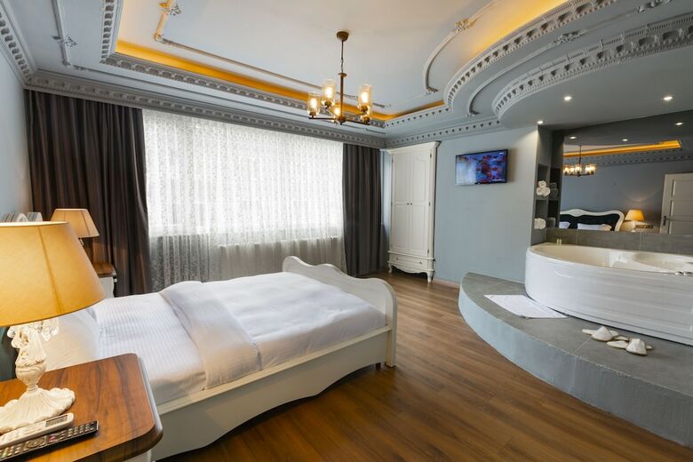 Real King Residence Hotel