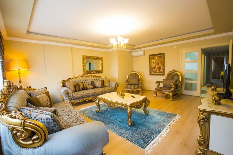 Real King Residence Hotel