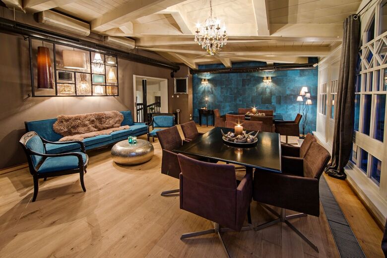 Two Timez Boutique Hotel