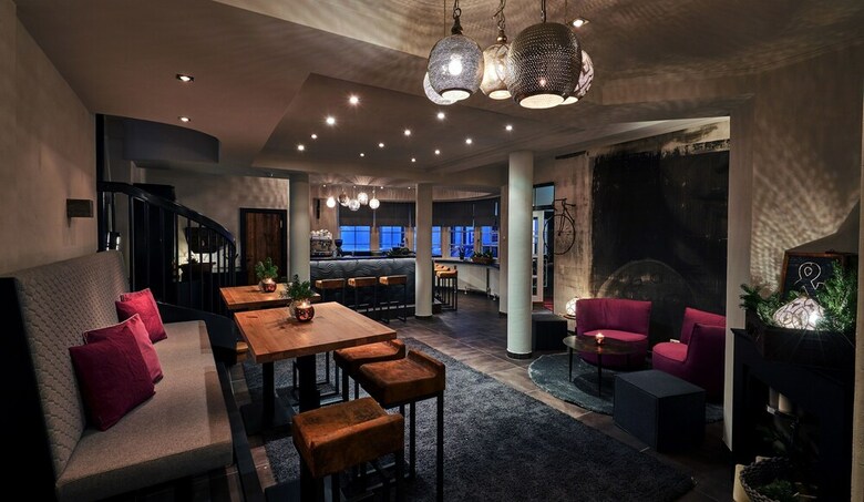 Two Timez Boutique Hotel