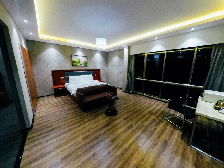 Swiss Lenana Mount Hotel