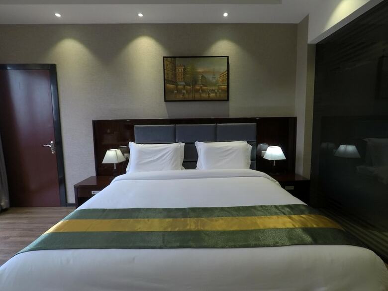 Swiss Lenana Mount Hotel
