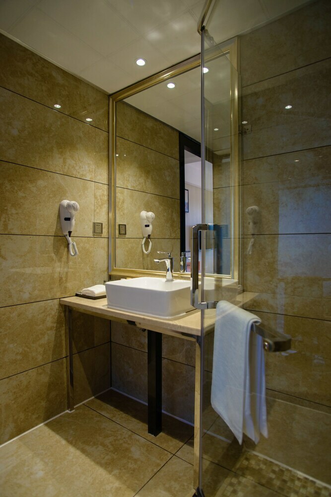 Swiss Lenana Mount Hotel