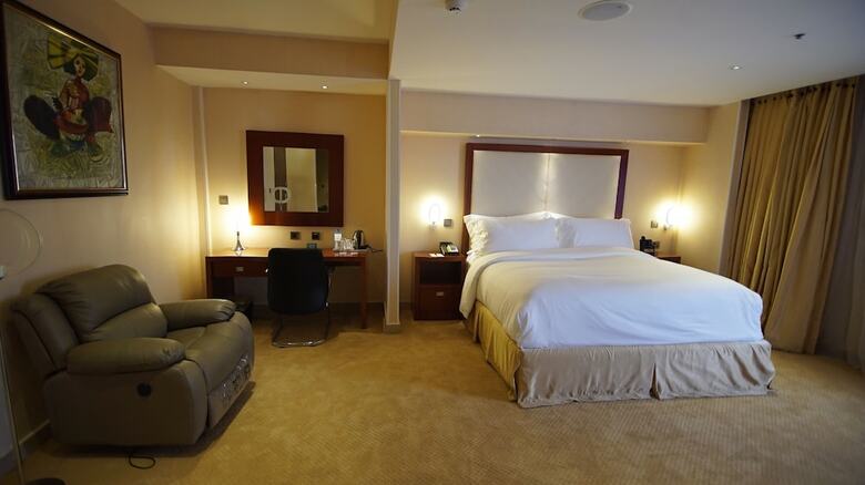 Pearlwort Hotel And Suites