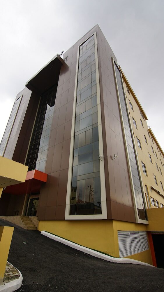 Pearlwort Hotel And Suites