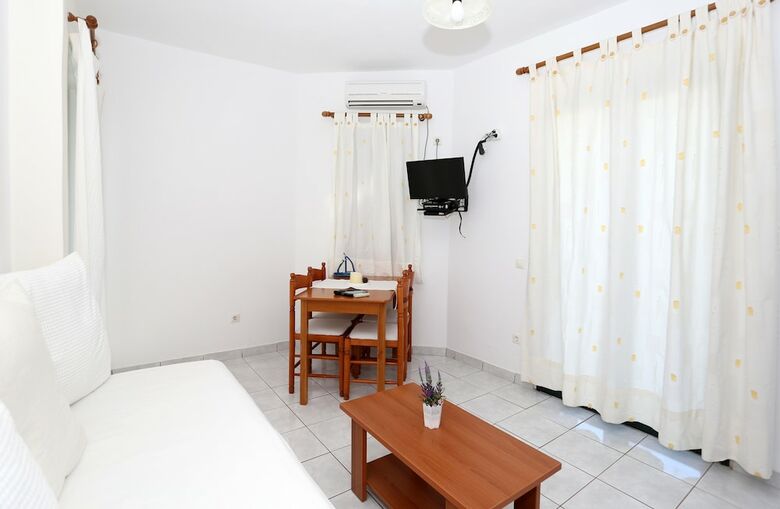Koukounari Apartments