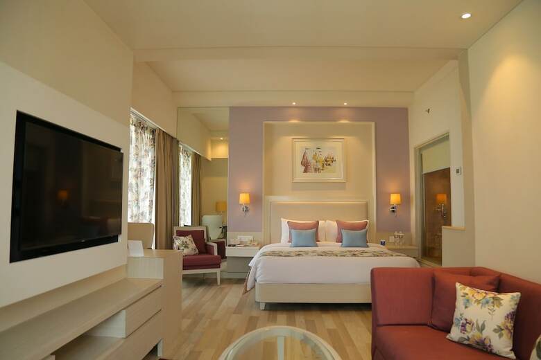 Hotel Efcee Sarovar Portico Bhavnagar