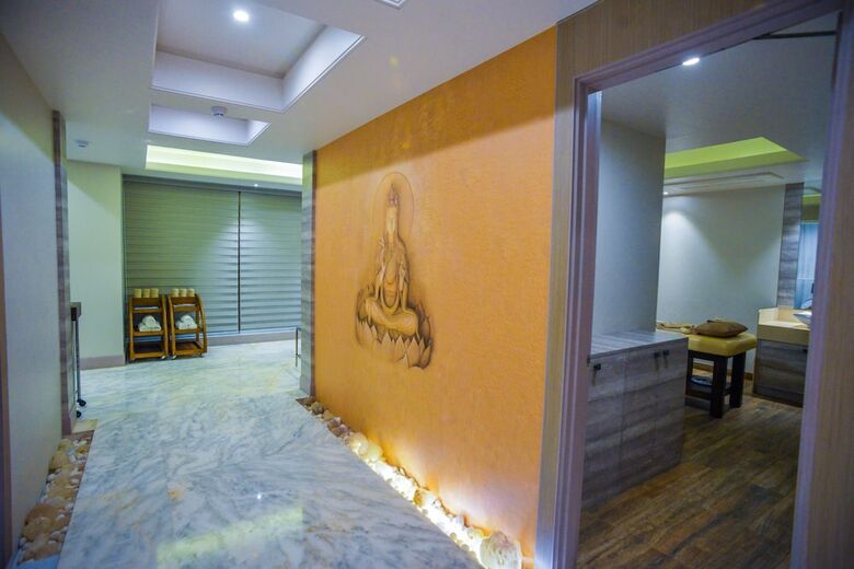 Hotel Efcee Sarovar Portico Bhavnagar