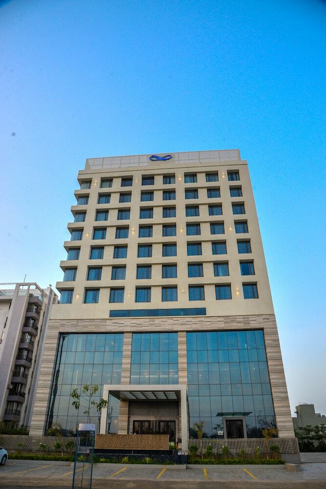 Hotel Efcee Sarovar Portico Bhavnagar