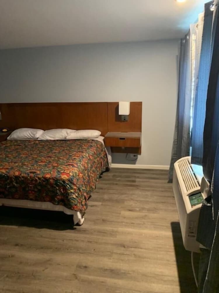 Skylark Motel