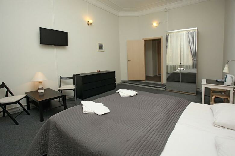 Alexander Hotel
