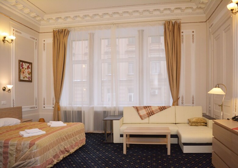 Alexander Hotel