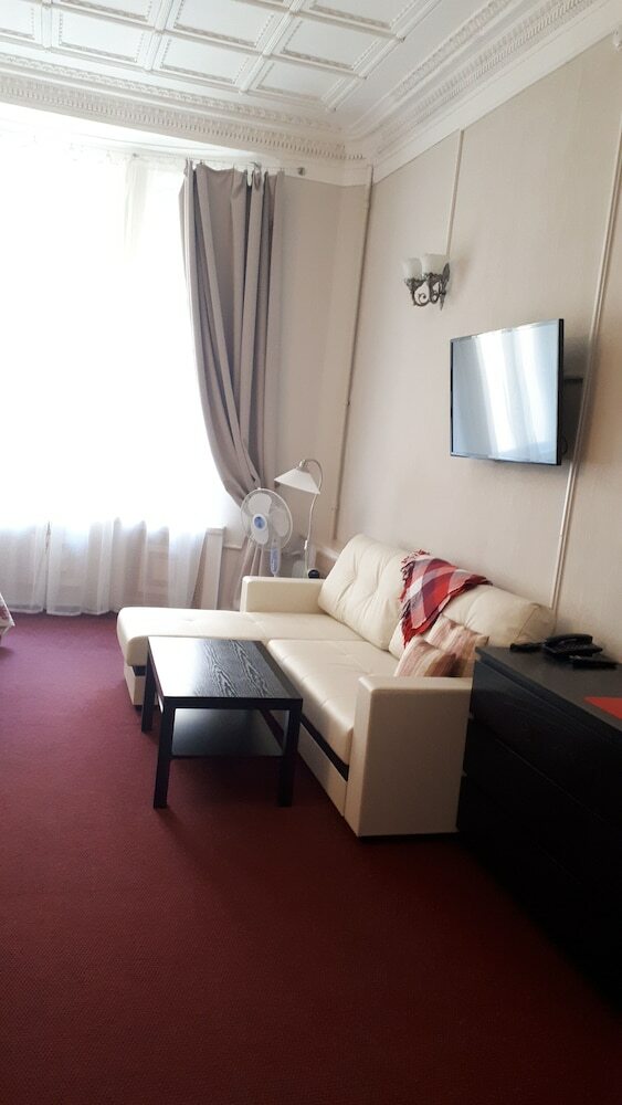 Alexander Hotel