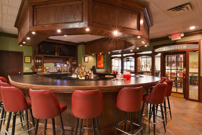 Hotel Lamplighter Inn And Suites