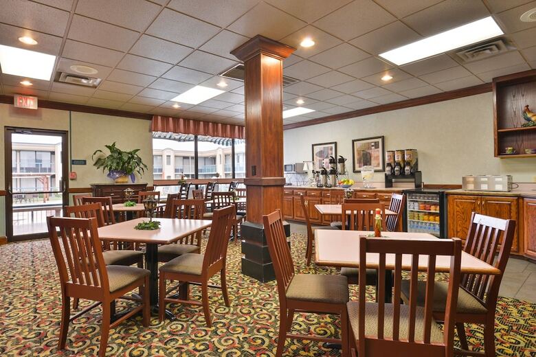 Hotel Lamplighter Inn And Suites