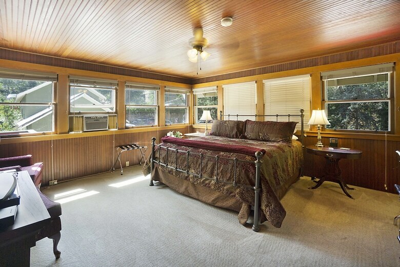 Avenue Hotel Bed & Breakfast
