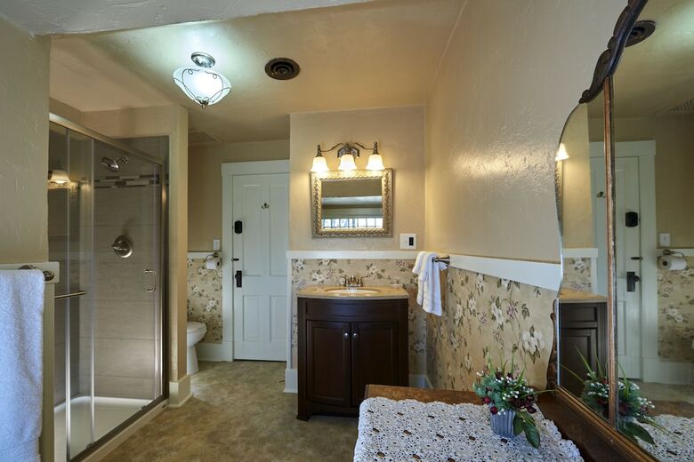 Avenue Hotel Bed & Breakfast