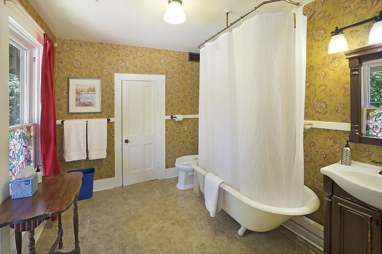 Avenue Hotel Bed & Breakfast