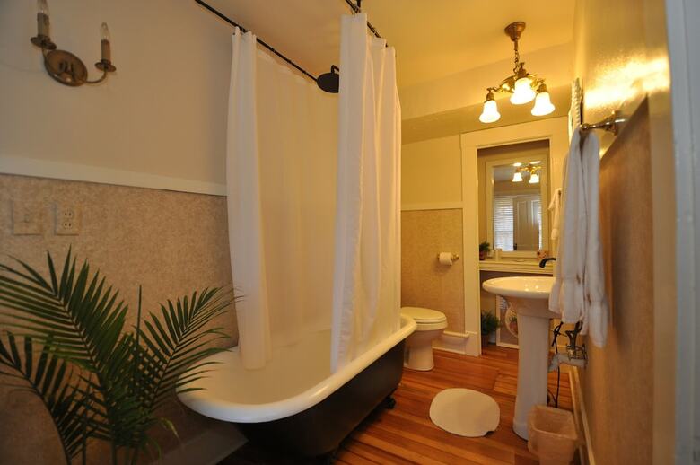 Avenue Hotel Bed & Breakfast