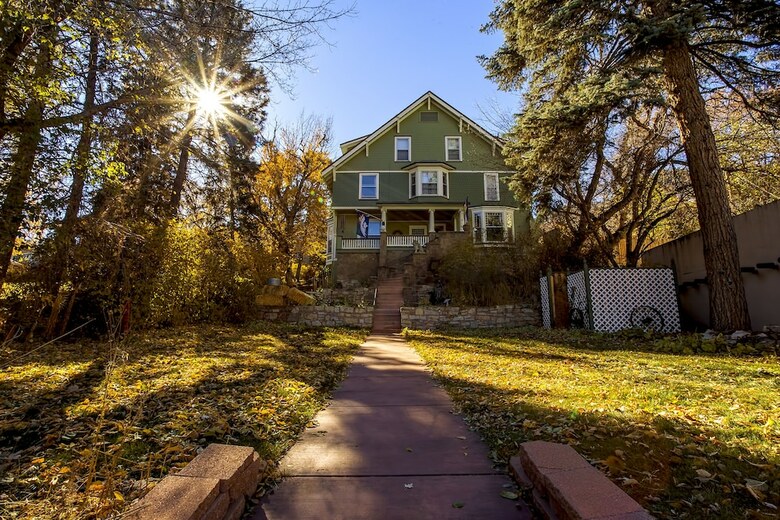 Avenue Hotel Bed & Breakfast