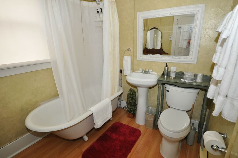 Avenue Hotel Bed & Breakfast