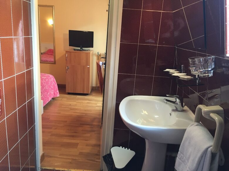 Hotel H�tel Des Pyr�n�es - Nation