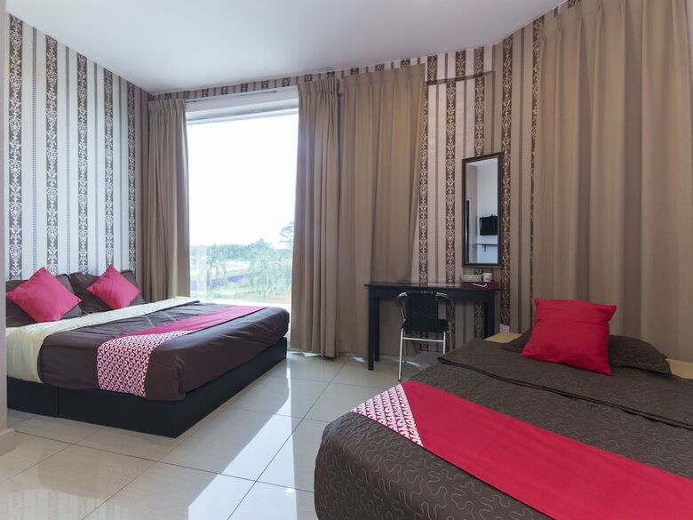Oyo 439 Night Queen Hotel