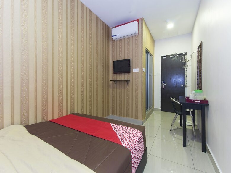Oyo 439 Night Queen Hotel