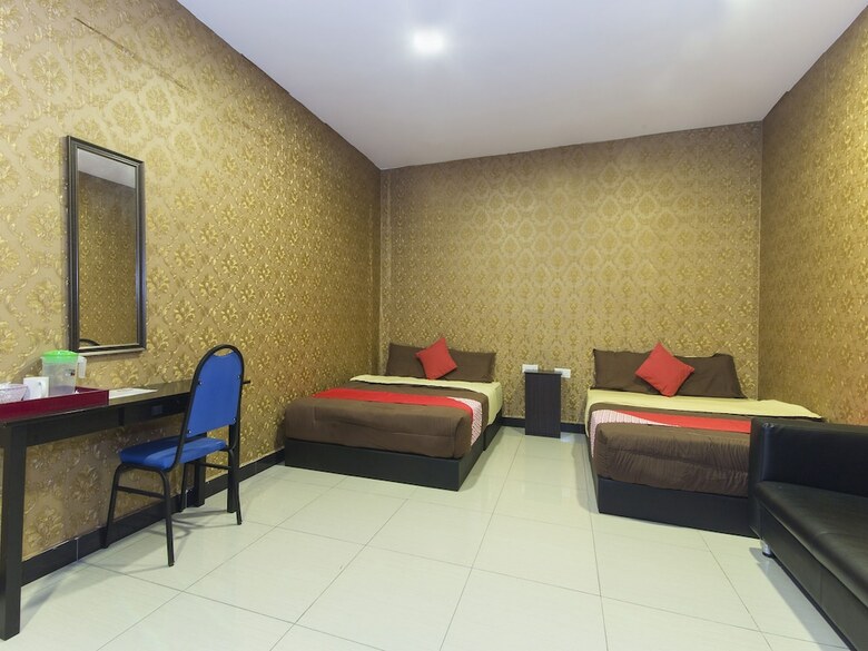 Oyo 439 Night Queen Hotel