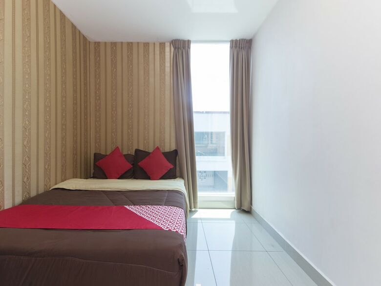 Oyo 439 Night Queen Hotel