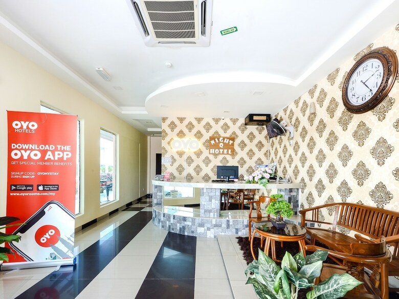 Oyo 439 Night Queen Hotel