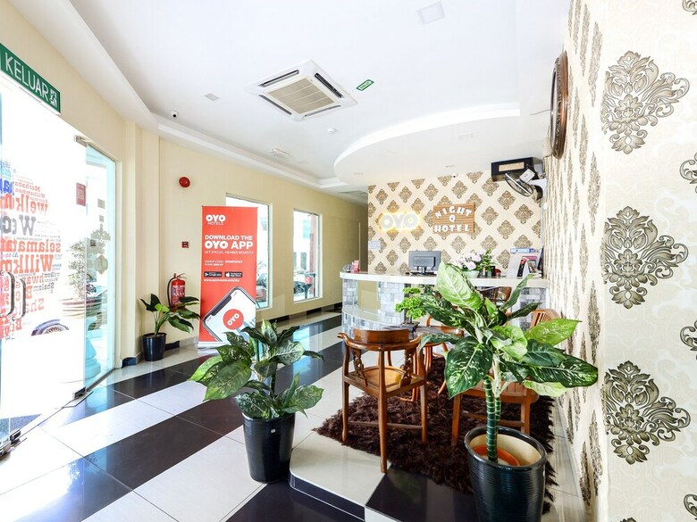 Oyo 439 Night Queen Hotel