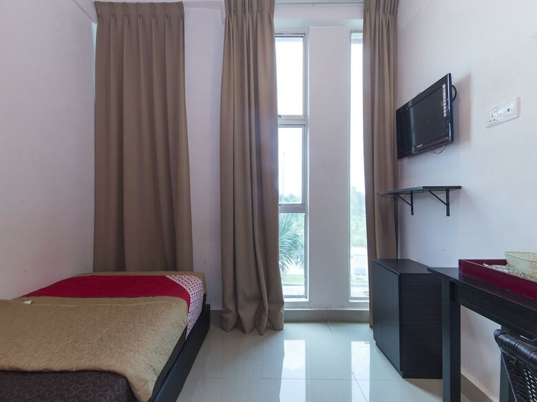 Oyo 439 Night Queen Hotel