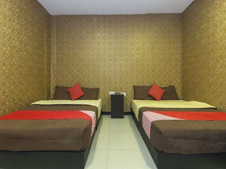 Oyo 439 Night Queen Hotel