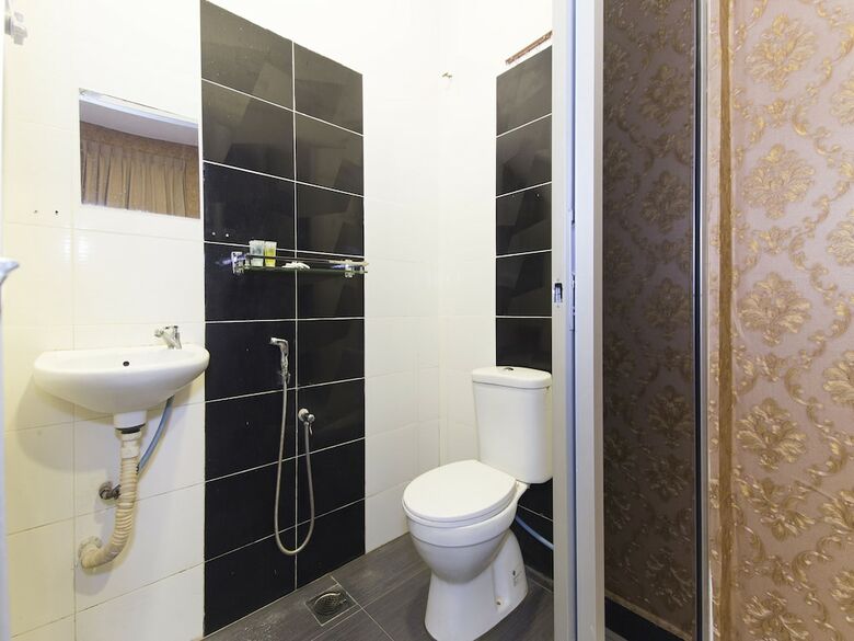 Oyo 439 Night Queen Hotel