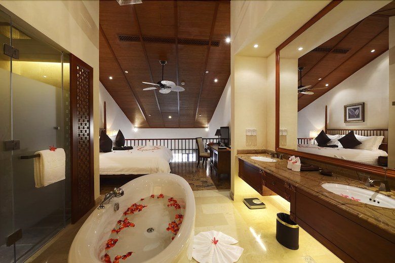 Shixishu Jianguo Yalong Bay Resort Hotel