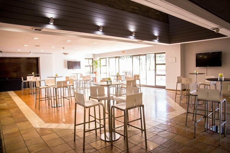 Fnb Conference Centre And Hotel