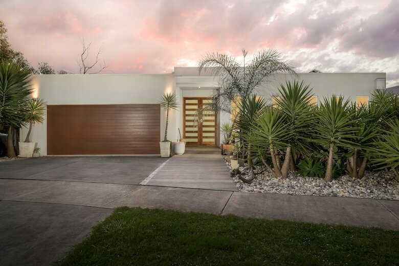 Currawong Close - Rejuvenate Stays